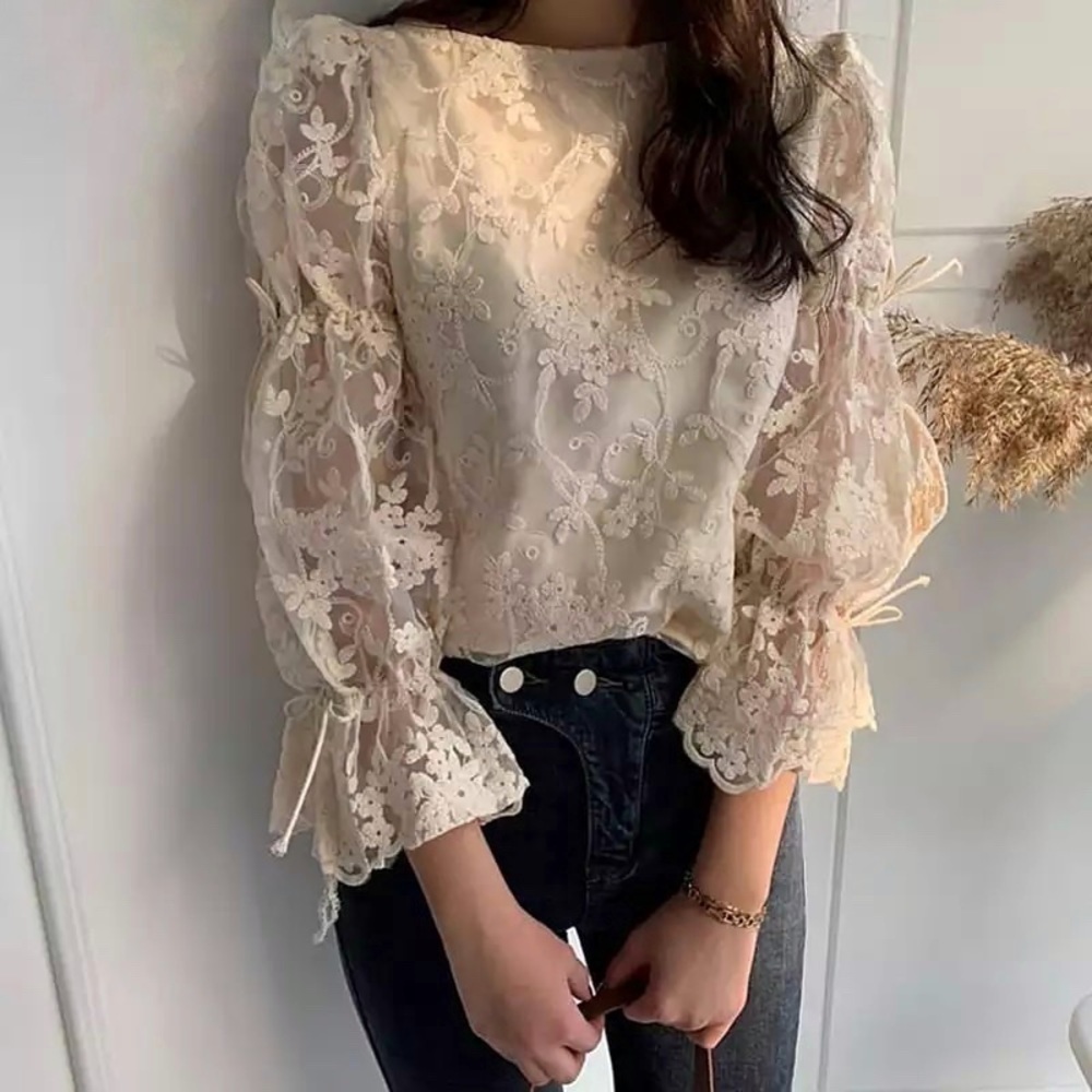 Vintage lace blouse ruched sleeve tie back size M